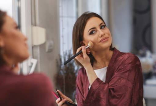 4 tips για να παραμείνει το μακιγιάζ σου αναλλοίωτο στη βροχή