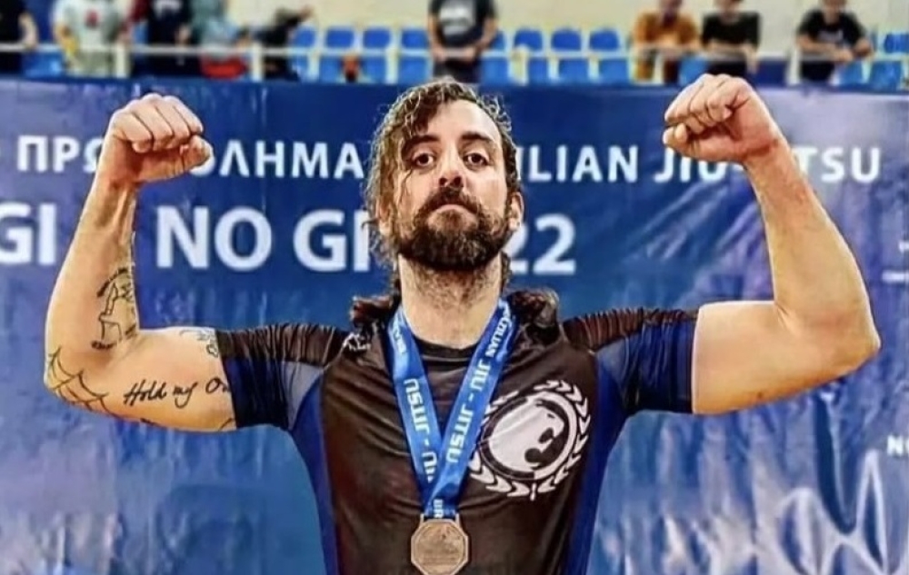 &Omicron;&delta;ύ&nu;&eta; &gamma;&iota;&alpha; &tau;&omicron;&nu; &chi;&alpha;&mu;ό &tau;&omicron;&upsilon; &Lambda;ά&kappa;&omega;&nu;&alpha; &pi;&upsilon;&gamma;&mu;ά&chi;&omicron;&upsilon; &Alpha;&lambda;. &Zeta;&alpha;&phi;&epsilon;&iota;&rho;ό&pi;&omicron;&upsilon;&lambda;&omicron;&upsilon;