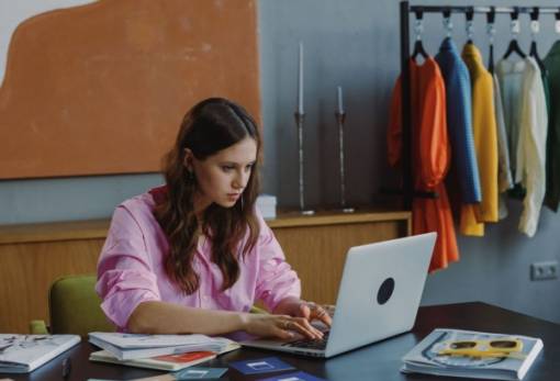 3 tips για να πετύχεις ένα ωραίο σύνολο για το γραφείο