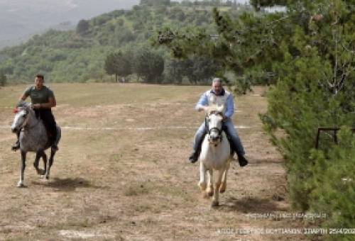 Αναβίωσαν και φέτος οι ιπποδρομίες του Αγ. Γεωργίου στους Βουτιάνους (ΦΩΤΟ)
