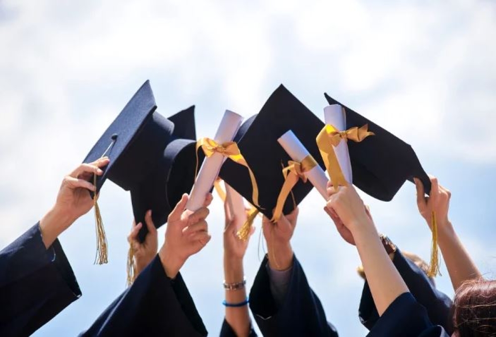 &Alpha;&Sigma;&Epsilon;&Pi;: &Tau;&alpha; &mu;&epsilon;&tau;&alpha;&pi;&tau;&upsilon;&chi;&iota;&alpha;&kappa;ά &laquo;&alpha;&nu;&omicron;ί&gamma;&omicron;&upsilon;&nu;&raquo; &tau;&eta;&nu; &pi;ό&rho;&tau;&alpha; &tau;&omicron;&upsilon; &Delta;&eta;&mu;&omicron;&sigma;ί&omicron;&upsilon;