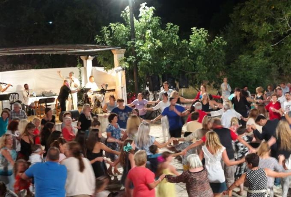 &Epsilon;&pi;&iota;&sigma;&tau;&rho;έ&phi;&epsilon;&iota; &tau;&omicron; &pi;&alpha;&nu;&eta;&gamma;ύ&rho;&iota; &sigma;&tau;&eta; &Zeta;&omicron;ύ&pi;&epsilon;&nu;&alpha;