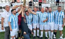&Iota;&sigma;&omicron;&pi;&alpha;&lambda;ί&alpha; &sigma;&tau;&omicron; &sigma;&kappa;&omicron;&rho;, &mu;&epsilon;&gamma;ά&lambda;&eta; &nu;ί&kappa;&eta; &gamma;&iota;&alpha; &tau;&eta;&nu; &kappa;&omicron;&iota;&nu;&omega;&nu;ί&alpha; &sigma;&tau;&omicron;&nu; &phi;&iota;&lambda;&alpha;&nu;&theta;&rho;&omega;&pi;&iota;&kappa;ό &alpha;&gamma;ώ&nu;&alpha; &Beta;&omicron;&upsilon;&lambda;ή&sigmaf; &kappa;&alpha;&iota; &Pi;&alpha;&lambda;&alpha;&iota;&mu;ά&chi;&omega;&nu; &Sigma;&pi;ά&rho;&tau;&eta;&sigmaf;