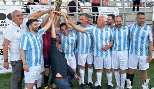 &Iota;&sigma;&omicron;&pi;&alpha;&lambda;ί&alpha; &sigma;&tau;&omicron; &sigma;&kappa;&omicron;&rho;, &mu;&epsilon;&gamma;ά&lambda;&eta; &nu;ί&kappa;&eta; &gamma;&iota;&alpha; &tau;&eta;&nu; &kappa;&omicron;&iota;&nu;&omega;&nu;ί&alpha; &sigma;&tau;&omicron;&nu; &phi;&iota;&lambda;&alpha;&nu;&theta;&rho;&omega;&pi;&iota;&kappa;ό &alpha;&gamma;ώ&nu;&alpha; &Beta;&omicron;&upsilon;&lambda;ή&sigmaf; &kappa;&alpha;&iota; &Pi;&alpha;&lambda;&alpha;&iota;&mu;ά&chi;&omega;&nu; &Sigma;&pi;ά&rho;&tau;&eta;&sigmaf;