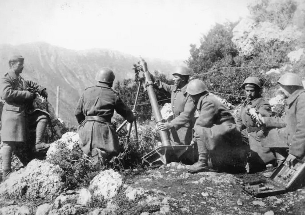 &Mu;&epsilon; &tau;&omicron; &theta;ά&rho;&rho;&omicron;&sigmaf; &tau;&eta;&sigmaf; &gamma;&nu;ώ&mu;&eta;&sigmaf;: &Alpha;&pi;ό &tau;&omicron; &Mu;&omicron;&lambda;ώ&nu; &Lambda;&alpha;&beta;έ &tau;&omicron;&upsilon; &Lambda;&epsilon;&omega;&nu;ί&delta;&alpha; &sigma;&tau;&omicron; Ό&chi;&iota; &tau;&omicron;&upsilon; 1940