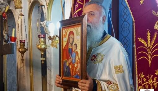 &Mu;&epsilon; &lambda;&alpha;&mu;&pi;&rho;ό &Alpha;&rho;&chi;&iota;&epsilon;&rho;&alpha;&tau;&iota;&kappa;ό &Epsilon;&sigma;&pi;&epsilon;&rho;&iota;&nu;ό &tau;&iota;&mu;ή&theta;&eta;&kappa;&epsilon; &tau;&omicron; &theta;&alpha;ύ&mu;&alpha; &tau;&eta;&sigmaf; &delta;&alpha;&kappa;&rho;&upsilon;&rho;&rho;&omicron;&omicron;ύ&sigma;&alpha;&sigmaf; &Pi;&alpha;&nu;&alpha;&gamma;ί&alpha;&sigmaf; &Kappa;&omicron;&upsilon;&lambda;&epsilon;&nu;&tau;&iota;&alpha;&nu;ή&sigmaf;