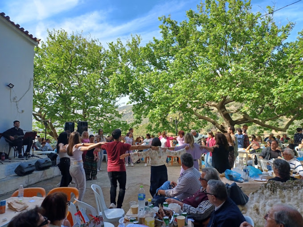 &Xi;&epsilon;&phi;ά&nu;&tau;&omega;&sigma;&alpha;&nu; &pi;&rho;&omega;&tau;&omicron;&mu;&alpha;&gamma;&iota;ά&tau;&iota;&kappa;&alpha; &sigma;&tau;&omicron; ό&mu;&omicron;&rho;&phi;&omicron; &Pi;&alpha;&rho;&alpha;&delta;&epsilon;ί&sigma;&iota;