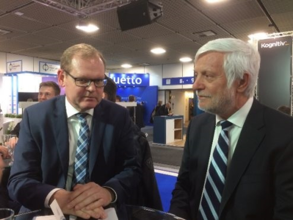 &Sigma;&tau;&eta;&nu; &Pi;&epsilon;&lambda;&omicron;&pi;ό&nu;&nu;&eta;&sigma;&omicron; &tau;&omicron; &epsilon;&tau;ή&sigma;&iota;&omicron; &sigma;&upsilon;&nu;έ&delta;&rho;&iota;&omicron; &tau;&omega;&nu; &Gamma;&epsilon;&rho;&mu;&alpha;&nu;ώ&nu; &epsilon;&pi;&iota;&chi;&epsilon;&iota;&rho;&eta;&mu;&alpha;&tau;&iota;ώ&nu; &tau;&omicron;&upsilon;&rho;&iota;&sigma;&mu;&omicron;ύ