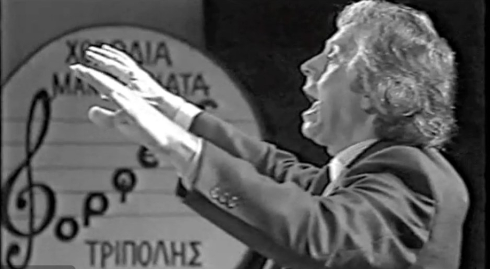 &Beta;&alpha;&sigma;ί&lambda;&eta;&sigmaf; &Tau;&zeta;&alpha;&beta;ά&rho;&alpha;&sigmaf;: &laquo;Έ&phi;&upsilon;&gamma;&epsilon;&raquo; &omicron; &mu;&alpha;έ&sigma;&tau;&rho;&omicron;&sigmaf; &pi;&omicron;&upsilon; &theta;&epsilon;&mu;&epsilon;&lambda;ί&omega;&sigma;&epsilon; &tau;&omicron; &chi;&omicron;&rho;&omega;&delta;&iota;&alpha;&kappa;ό &tau;&rho;&alpha;&gamma;&omicron;ύ&delta;&iota; &sigma;&tau;&eta;&nu; &Tau;&rho;ί&pi;&omicron;&lambda;&eta;