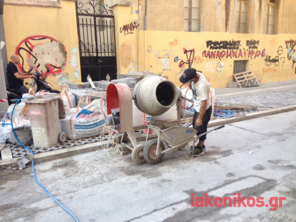 Ξαναπήρε εμπρός η μπετονιέρα στο Open Mall Σπάρτης (ΦΩΤΟ)