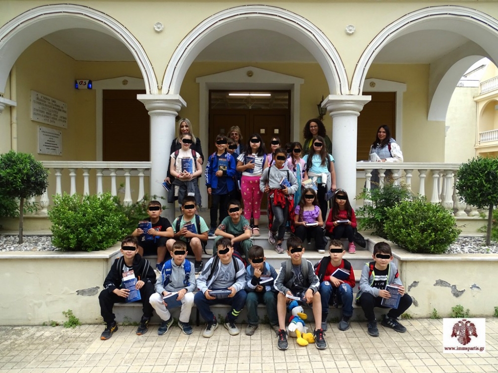 &Tau;&omicron; 1&omicron; &Delta;&eta;&mu;&omicron;&tau;&iota;&kappa;ό &Sigma;&chi;&omicron;&lambda;&epsilon;ί&omicron; &Sigma;&kappa;ά&lambda;&alpha;&sigmaf;  &sigma;&tau;&omicron; &Mu;&omicron;&upsilon;&sigma;&epsilon;ί&omicron; &Epsilon;&kappa;&kappa;&lambda;&eta;&sigma;&iota;&alpha;&sigma;&tau;&iota;&kappa;ή&sigmaf; &Tau;έ&chi;&nu;&eta;&sigmaf; &tau;&eta;&sigmaf; &Iota;&Mu;&Mu;&Sigma;