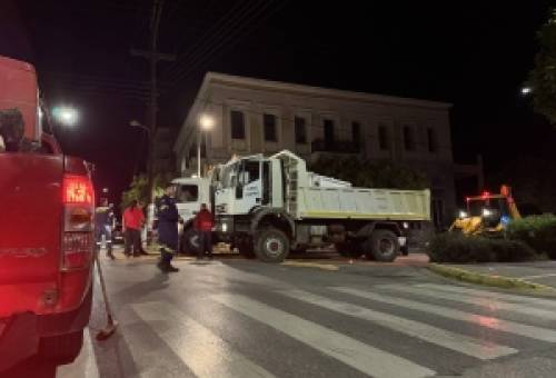 «Έμεινε» απορριμματοφόρο ξημερώματα στη Σπάρτη