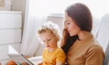 &laquo;&Mu;&eta;&tau;έ&rho;&alpha;, &tau;&omicron; &pi;&rho;ώ&tau;&omicron; &beta;&iota;&beta;&lambda;ί&omicron; &tau;&eta;&sigmaf; &zeta;&omega;ή&sigmaf; &mu;&alpha;&sigmaf;&raquo;: &Epsilon;&kappa;&delta;ή&lambda;&omega;&sigma;&eta; &alpha;&pi;ό &tau;&omicron;&upsilon;&sigmaf; Lions &Sigma;&pi;ά&rho;&tau;&eta;&sigmaf; &mu;&epsilon; &omicron;&mu;&iota;&lambda;ί&alpha; &kappa;&alpha;&iota; bazaar &beta;&iota;&beta;&lambda;ί&omicron;&upsilon;