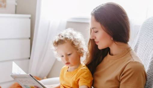 &laquo;&Mu;&eta;&tau;έ&rho;&alpha;, &tau;&omicron; &pi;&rho;ώ&tau;&omicron; &beta;&iota;&beta;&lambda;ί&omicron; &tau;&eta;&sigmaf; &zeta;&omega;ή&sigmaf; &mu;&alpha;&sigmaf;&raquo;: &Epsilon;&kappa;&delta;ή&lambda;&omega;&sigma;&eta; &alpha;&pi;ό &tau;&omicron;&upsilon;&sigmaf; Lions &Sigma;&pi;ά&rho;&tau;&eta;&sigmaf; &mu;&epsilon; &omicron;&mu;&iota;&lambda;ί&alpha; &kappa;&alpha;&iota; bazaar &beta;&iota;&beta;&lambda;ί&omicron;&upsilon;