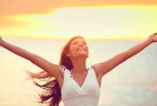 Ευτυχία: 5 πολύτιμες συμβουλές για να νιώσουμε χαρά όταν όλα γύρω μας είναι ζοφερά