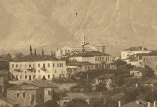 Η καρδιά της πόλης που χτίστηκε πάνω στη μνήμη και την πίστη