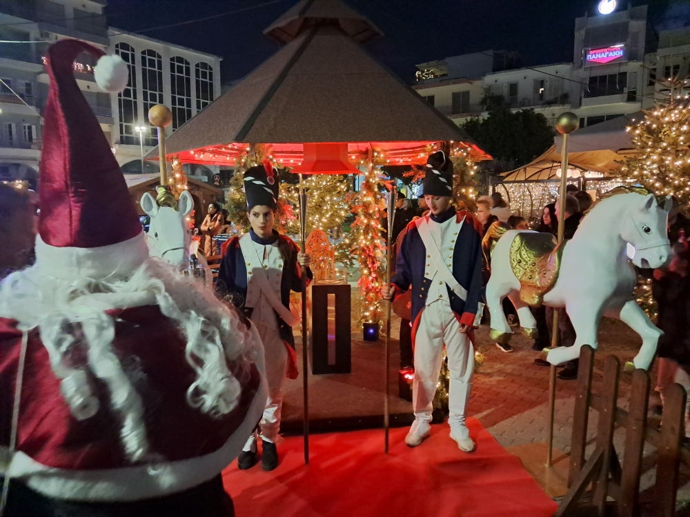 Ό&lambda;&eta; &eta; &Sigma;&pi;ά&rho;&tau;&eta; &mu;&iota;&alpha; &alpha;&pi;έ&rho;&alpha;&nu;&tau;&eta; &Chi;&rho;&iota;&sigma;&tau;&omicron;&upsilon;&gamma;&epsilon;&nu;&nu;&iota;ά&tau;&iota;&kappa;&eta; &gamma;&epsilon;&iota;&tau;&omicron;&nu;&iota;ά