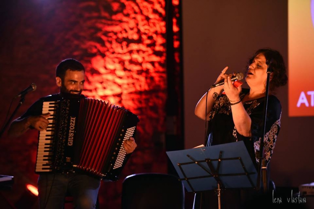 &Mu;. &Phi;&rho;&iota;&nu;&tau;&zeta;ή&lambda;&alpha; &ndash; &Pi;. &Tau;&sigma;&epsilon;&beta;ά&sigmaf; &sigma;&tau;&omicron; &lambda;&iota;&mu;ά&nu;&iota; &Gamma;έ&rho;&alpha;&kappa;&alpha;