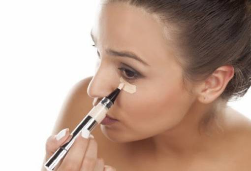 Με ποια σειρά πρέπει να βάλεις το concealer και το foundation;