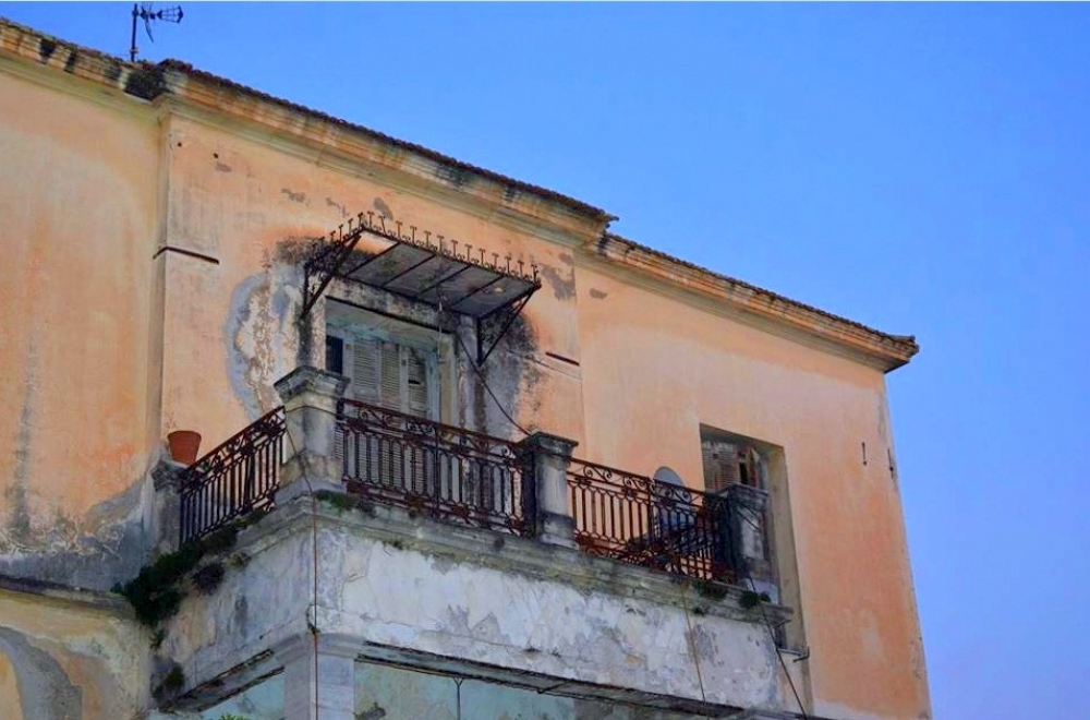 Ταχείες «υιοθεσίες» για ερειπωμένα κτίρια