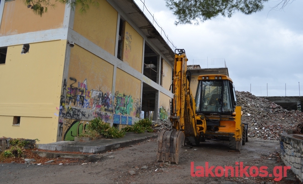 &Xi;&epsilon;&nu;ί&alpha; &Sigma;&pi;ά&rho;&tau;&eta;&sigmaf; &kappa;&alpha;&iota; &delta;&iota;&alpha;&phi;&eta;&mu;&iota;&sigma;&tau;&iota;&kappa;ή &pi;&rho;&omicron;&beta;&omicron;&lambda;ή &sigma;&tau;&eta; &Delta;&eta;&mu;&omicron;&tau;&iota;&kappa;ή &Epsilon;&pi;&iota;&tau;&rho;&omicron;&pi;ή &Sigma;&pi;ά&rho;&tau;&eta;&sigmaf;