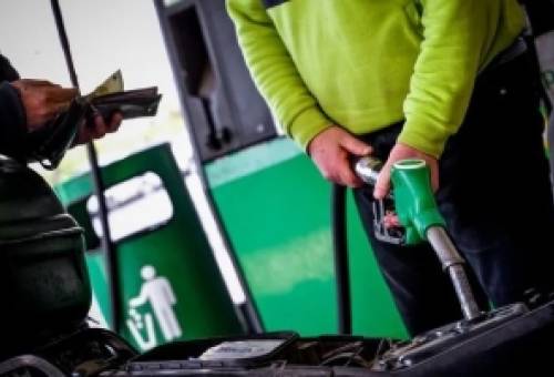 Νέα ανηφόρα στις τιμές του πετρελαίου καθώς κλιμακώνεται η σύγκρουση στο Ιράν