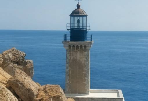 Λακε-Δαιμονικά: Στο άκρο του Ταινάρου το φως επιμένει και το πέρασμα δεν σβήνει