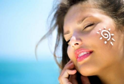 Με ποιά σειρά πρέπει να βάζεις την αντηλιακή και την ενυδατική κρέμα;