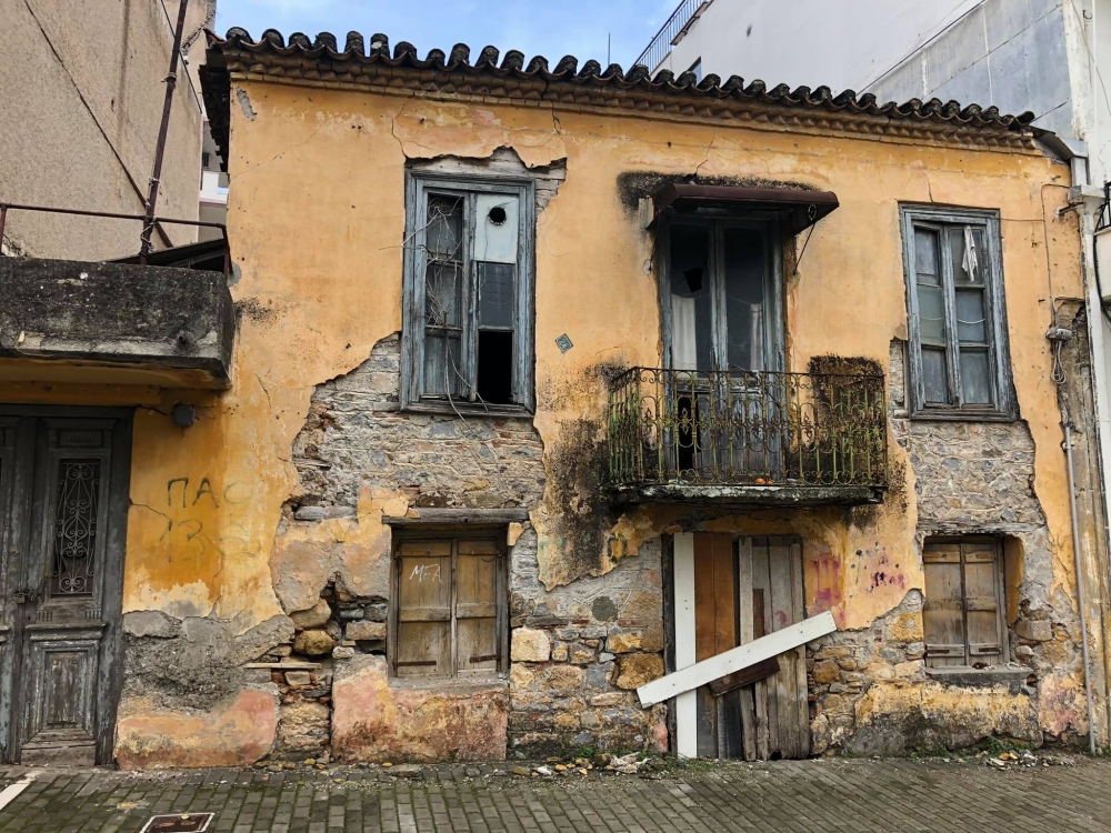 Ακόμα μια σκεπή εγκαταλελειμμένου κτηρίου κατέρρευσε στο κέντρο της Σπάρτης