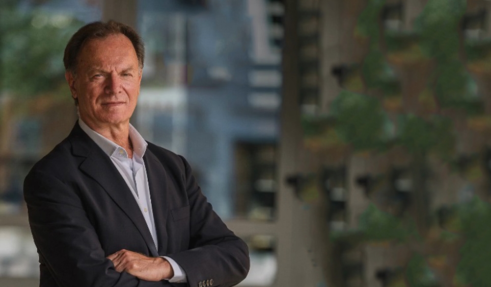 &Eta;&rho;. &Tau;&rho;&iota;&chi;&epsilon;ί&lambda;&eta;&sigmaf;: &laquo;&Omicron; &Delta;ή&mu;&omicron;&sigmaf; &Mu;&omicron;&nu;&epsilon;&mu;&beta;&alpha;&sigma;ί&alpha;&sigmaf; &epsilon;ί&nu;&alpha;&iota; έ&tau;&omicron;&iota;&mu;&omicron;&sigmaf; &nu;&alpha; &pi;&epsilon;&rho;ά&sigma;&epsilon;&iota; &sigma;&epsilon; &nu;έ&alpha; &sigma;&epsilon;&lambda;ί&delta;&alpha;&raquo;