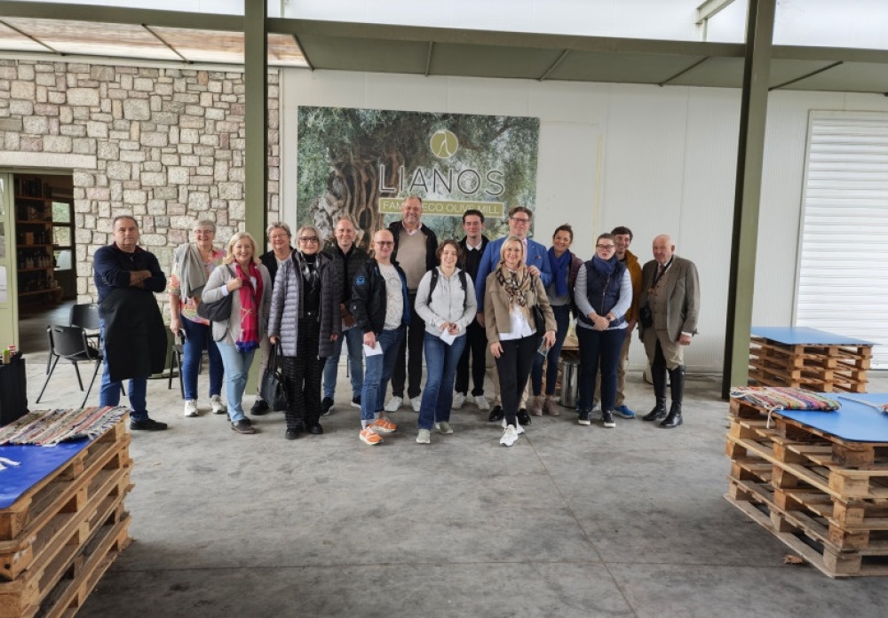 &Gamma;&epsilon;&rho;&mu;&alpha;&nu;&omicron;ί &epsilon;&iota;&delta;&iota;&kappa;&omicron;ί &tau;&omicron;&upsilon; &kappa;&rho;&alpha;&sigma;&iota;&omicron;ύ &laquo;&gamma;&epsilon;ύ&tau;&eta;&kappa;&alpha;&nu;&raquo;  &tau;&omicron;&nu; &phi;&eta;&mu;&iota;&sigma;&mu;έ&nu;&omicron; &alpha;&mu;&pi;&epsilon;&lambda;ώ&nu;&alpha; &tau;&eta;&sigmaf; &Pi;&epsilon;&lambda;&omicron;&pi;&omicron;&nu;&nu;ή&sigma;&omicron;&upsilon;