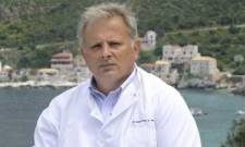 &laquo;&Tau;&omicron;&nu; &gamma;&nu;&omega;&rho;ί&zeta;&epsilon;&tau;&epsilon; &alpha;&upsilon;&tau;ό &tau;&omicron;&nu; Ά&nu;&theta;&rho;&omega;&pi;&omicron;;&raquo;: &Alpha;&pi;&lambda;ώ&sigmaf; (&mu;&iota;&alpha; &alpha;&kappa;ό&mu;&alpha;) &upsilon;&pi;ό&kappa;&lambda;&iota;&sigma;&eta; &gamma;&iota;&alpha; &tau;&omicron;&nu; &Alpha;&nu;. &Mu;&alpha;&rho;&iota;ό&lambda;&eta;