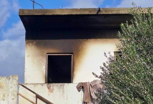 Απανθρακωμένος άνδρας σε πυρκαγιά σε εγκαταλελειμμένο κτίριο στη Σκάλα