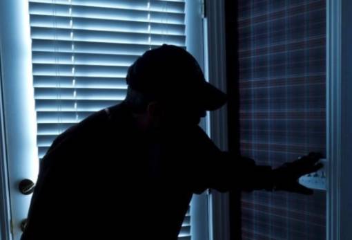 Με χειροπέδες κατέληξε διαρρήκτης στη Σπάρτη