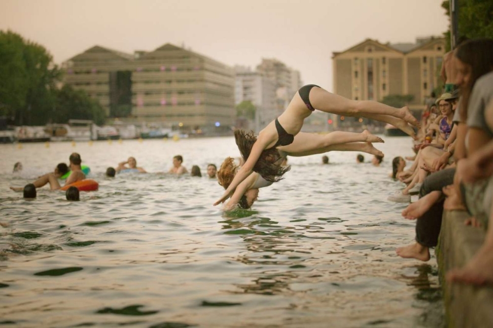 &Kappa;&omicron;&lambda;ύ&mu;&pi;&iota; &xi;&alpha;&nu;ά &sigma;&tau;&omicron;&nu; &Sigma;&eta;&kappa;&omicron;&upsilon;ά&nu;&alpha; έ&pi;&epsilon;&iota;&tau;&alpha; &alpha;&pi;ό έ&nu;&alpha;&nu; &omicron;&lambda;ό&kappa;&lambda;&eta;&rho;&omicron; &alpha;&iota;ώ&nu;&alpha; &alpha;&pi;&alpha;&gamma;ό&rho;&epsilon;&upsilon;&sigma;&eta;&sigmaf;