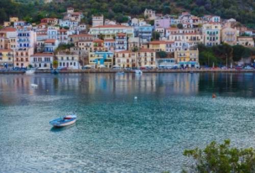 Το Πάσχα στη Μάνη έχει φαντασία  και… έναν μπερδεμένο λαγό