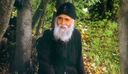 &Sigma;&tau;&eta;&nu; &kappa;&omicron;&rho;ύ&phi;&omega;&sigma;ή &tau;&omicron;&upsilon;&sigmaf; &omicron;&iota; &epsilon;&kappa;&delta;&eta;&lambda;ώ&sigma;&epsilon;&iota;&sigmaf; &pi;&rho;&omicron;&sigmaf; &tau;&iota;&mu;ή&nu; &tau;&omicron;&upsilon; &Omicron;&sigma;ί&omicron;&upsilon; &Pi;&alpha;ϊ&sigma;ί&omicron;&upsilon; &sigma;&tau;&eta; &Sigma;&epsilon;&lambda;&lambda;&alpha;&sigma;ί&alpha;