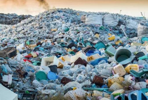 Τα πλαστικά ευθύνονται για όλο και μεγαλύτερο ποσοστό των εκπομπών άνθρακα