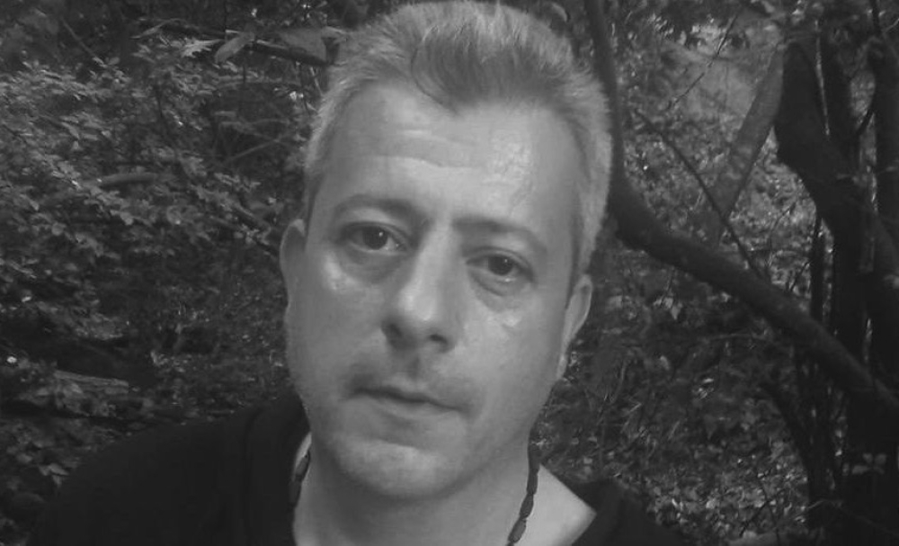 &Kappa;ό&pi;&eta;&kappa;&epsilon; &xi;&alpha;&phi;&nu;&iota;&kappa;ά &tau;&omicron; &nu;ή&mu;&alpha; &tau;&eta;&sigmaf; &zeta;&omega;ή&sigmaf; &tau;&omicron;&upsilon; &Mu;&alpha;&nu;&iota;ά&tau;&eta; &alpha;&theta;&lambda;&eta;&tau;&iota;&kappa;&omicron;&gamma;&rho;ά&phi;&omicron;&upsilon; &Nu;. &Pi;&alpha;&pi;&alpha;&delta;ά&kappa;&omicron;&upsilon;