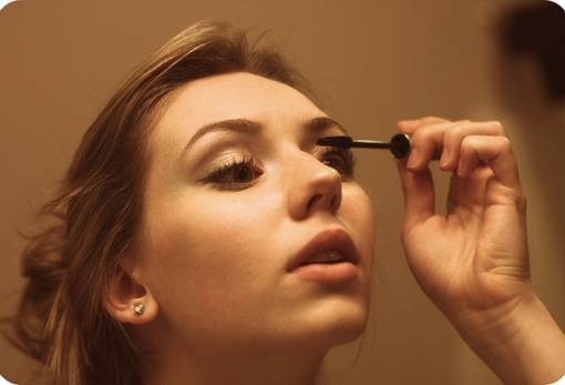 To κόλπο με τη μάσκαρα που θα δώσει extra όγκο στις βλεφαρίδες σου