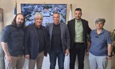&Pi;&epsilon;&rho;&iota;&phi;έ&rho;&epsilon;&iota;&alpha;, &delta;ή&mu;&omicron;&sigmaf; &kappa;&alpha;&iota; &Epsilon;&Omicron;&Tau; &sigma;&chi;&epsilon;&delta;&iota;ά&zeta;&omicron;&upsilon;&nu; &tau;&eta;&nu; &tau;&omicron;&upsilon;&rho;&iota;&sigma;&tau;&iota;&kappa;ή &Sigma;&pi;ά&rho;&tau;&eta; &tau;&omicron;&upsilon; &mu;έ&lambda;&lambda;&omicron;&nu;&tau;&omicron;&sigmaf;