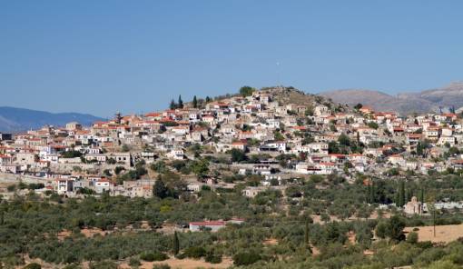 Ό&lambda;&omicron;&iota; &mu;&alpha;&zeta;ί &gamma;&iota;&alpha; έ&nu;&alpha; &pi;&iota;&omicron; ό&mu;&omicron;&rho;&phi;&omicron; &Gamma;&epsilon;&rho;ά&kappa;&iota;: &Epsilon;&theta;&epsilon;&lambda;&omicron;&nu;&tau;&iota;&kappa;ή &delta;&rho;ά&sigma;&eta; &kappa;&alpha;&theta;&alpha;&rho;&iota;ό&tau;&eta;&tau;&alpha;&sigmaf;