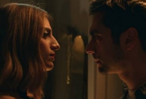 Το νέο βίντεο γροθιά της Lacta σε όσους στέκονται απαθείς μπροστά στις γυναικοκτονίες