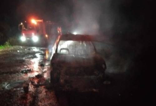 Τυλίχθηκε στις φλόγες κινούμενο όχημα επί της ΕπΟ Σκάλας-Γυθείου (ΦΩΤΟ)