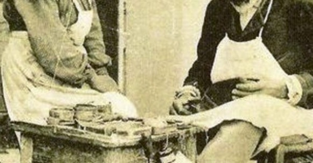 Ο μπαλωματής και η Μόρα