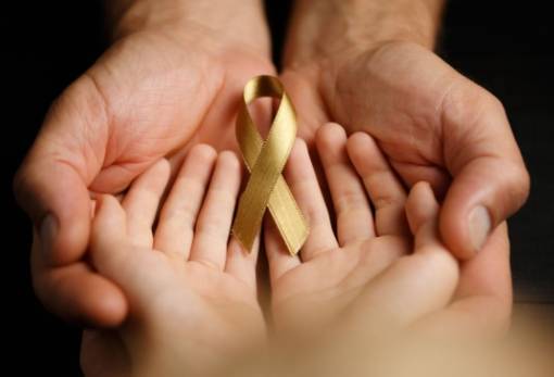 Με τη Φλόγα αναμμένη: Η χρυσή κορδέλα της ελπίδας  και ο αγώνας κατά του παιδικού καρκίνου