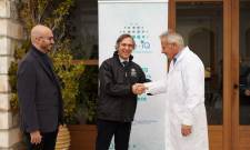 &Eta; &Mu;ά&nu;&eta; &sigma;&tau;&omicron;&nu; &chi;ά&rho;&tau;&eta; &tau;&eta;&sigmaf; &sigma;ύ&gamma;&chi;&rho;&omicron;&nu;&eta;&sigmaf;, &pi;&omicron;&iota;&omicron;&tau;&iota;&kappa;ή&sigmaf; &Upsilon;&gamma;&epsilon;ί&alpha;&sigmaf;