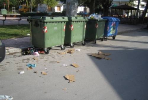 Πλατεία Ν. Κόσμου Σπάρτης: Κατάντια!