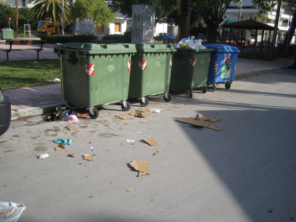 Πλατεία Ν. Κόσμου Σπάρτης: Κατάντια!