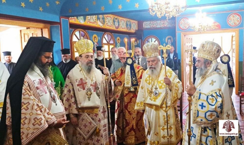 Αρχιερατικό συλλείτουργο στους Μολάους για τα Ονομαστήρια του Μητροπολίτη Ευσταθίου